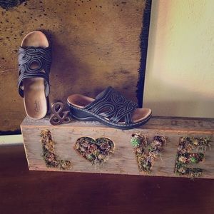 Clarks Bendables Leather Slip On Sandals size 9W